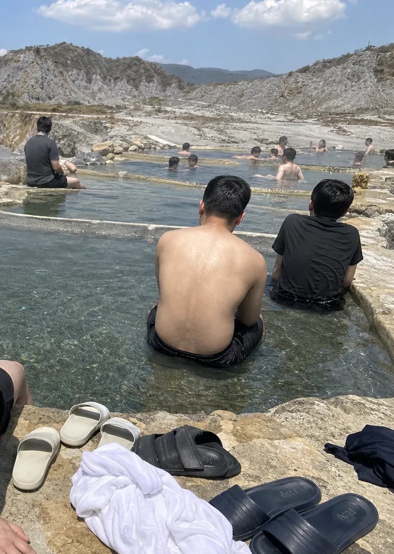 [포토] 푸닝 온천 새벽 안개 + 화산재 모래찜질 풍경